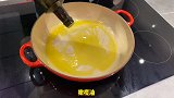 很哇塞的海鲜墨鱼面是这样做的