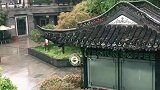 护城河边、冶春茶社，这边风景独好。我在冶春等你吃早茶