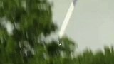 打高尔夫也是要靠运气的，一杆进洞，真是太帅气了！