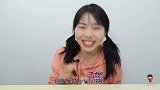 小姐姐喝网红爆款“泡泡雪泥冷饮”，包装奇葩炸花墙，巧克力味
