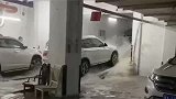 河南暴雨让郑州到处水灾，车再开不出去就泡澡了