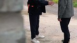 当家家知道，小罗在外面欠账时