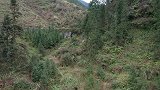 航拍云南高原上的山沟沟，这里春天真的来了，领略大西南青山绿水