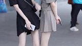 街拍美女,现在的小姐姐都这么会撩吗,让我们这些男生情何以堪啊