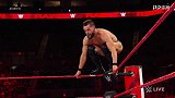 WWE-18年-RAW第1302期：三重威胁赛 罗门VS萨米辛VS巴洛尔集锦-精华