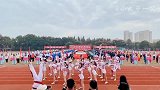 运动会开幕式上小姐姐热舞，全程都在盯着小姐姐