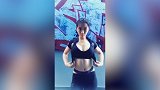 超帅的健身女神穿衣服！这身材不要太完美啊