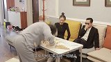小伙告诉女友自己是逃犯，再带个美女进卧室，结果玩大了