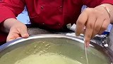 今天用牛奶面粉做道美食