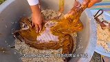 大叔把90斤肥羊扔进深坑，过3小时后取出，真是太美味了！