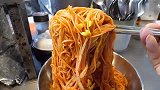 韩国辣面，除了泡菜就是豆芽子，你不喜欢吃，韩国人顿顿都是它