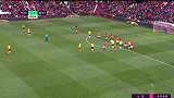 太独了！德皇任意球直接打门 距离太远毫无威胁