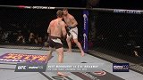 UFC-17年-本周最佳KO：马夸特迎面冷拳击弊冒进多拉维（5月18日）-精华
