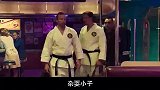 在李小龙面前耍双节棍，哥们你是遇上祖师爷了，输的不冤