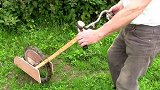 农村大叔发明“电钻”除草器,一天能除2亩地,20元造一台！