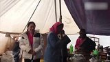 妹子自驾阿里中线，8个人在藏民帐篷过夜，早晨起来是啥样？