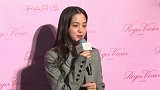 欧阳娜娜化身青春率性酷女孩，化银色眼影跨机车时髦可爱