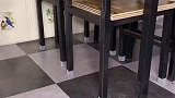 桌椅挪动，不仅仅是刮伤地板，更会发出噪音，装个脚套就完美了