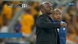 南非球迷输球后冲进球场 打砸抢泄愤！18人受伤