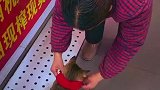 猫：过节关我毛事，我要吃小鱼干！