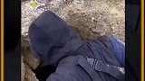男子在自家后院发现神秘洞穴，里面发现的东西让他下辈子都不用愁了