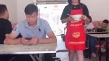 前男友来我店里吃饭，这样给他上菜的方式，顾客吓懵了！