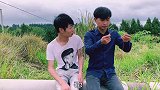 搞笑四川方言视频，男子说出吃自助餐的正确方式