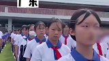 初一新生开学排队，男女身高差惊呆网友