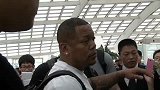 篮球-13年-罗斯中国行：罗斯时隔两年再度访华 首都机场遭粉丝围堵-新闻