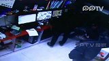监控实拍超市老板殴打小偷致其脾脏破裂