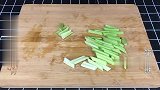芹菜还是这个做法最好吃，学会这个小窍门，清爽解腻，营养好吃