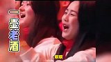 大姐真情演绎《一壶老酒》感动全场观众