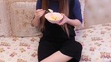 老公问媳妇喜欢不喜欢接吻，听到老婆的回答，真是让人哭笑不得