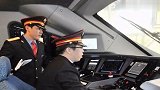 为什么高铁司机每30秒踩一次踏板？看完后明白了，真不容易！