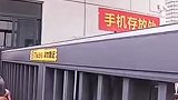 “这是免费吃吗？”“免费吃，吃完你安心考试。”高考生中午没吃饭，民警从派出所送来热乎饭菜并安抚考生。为暖心的民警点赞！