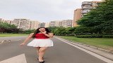 美女小姐姐跳嘟嘟舞，网友：腿长的让人羡慕