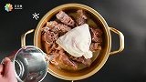 肉食主义者的最爱之一羊蝎子火锅，美味吃不够！