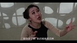 9个学生合唱青藏高原，老师前面热情指导