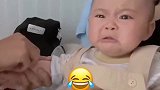 这是条件反射式的痛？宝宝的表情太萌了