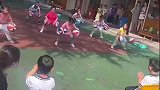 幼儿园运动会，萌娃魔性篮球操被表演感染到了