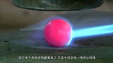 把液压机加热到800度，压一瓶可乐会怎样？结果太震撼了！