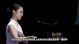 裴秀智学起吉娜穿衣，罕见挑战紧身针织衫，藏不住的好身材！