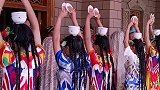 维吾尔族婚礼上的欢乐舞蹈