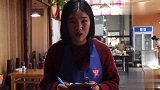 小伙饭店吃饭，于是让服务员报菜名，谁知服务员却理解错了，太逗