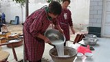 小孩过百天，傻大妮儿炸油条，口感蓬松酥脆，比买的好吃十倍