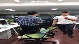 狭路相逢，让路让到地老天荒你们是不是也这样