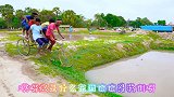 男子和二弟修车，竟然遭到别人的偷袭，他们会如何反击呢！