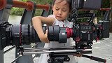 5岁女孩用专业设备完成拍动物的作业，拍摄过程毫无卡顿