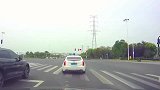 无脑模式跟车，跟着闯红灯了