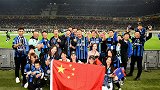 中国内拉圆梦之旅：举国旗合影 朝圣梅阿查观战国家德比